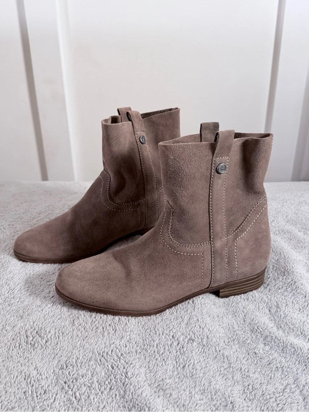 Frye & Co. Sarah Shortie brown Suede Ankle Boots Taupe Elephant Size 7 booties